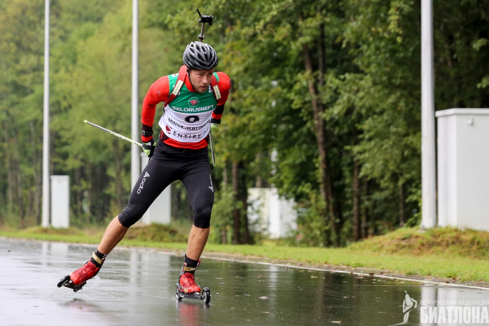 Сергей Бочарников выиграл масс-старт на чемпионате Беларуси по летнему биатлону