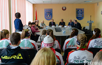 Легенда мирового биатлона Александр Тихонов посетил Новополоцкое училище олимпийского резерва